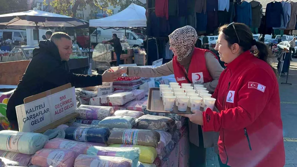 Kızılay’dan Mesir Macunlu Süt İkramı