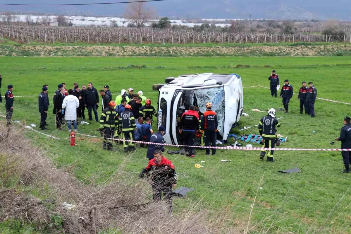 Denizli’de Midibüs Kazası: 2 Öğrenci Hayatını Kaybetti, 26 Yaralı